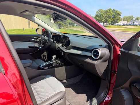 Used 2025 Chevrolet Trax LT w/ Driver Confidence Package FWD image 18