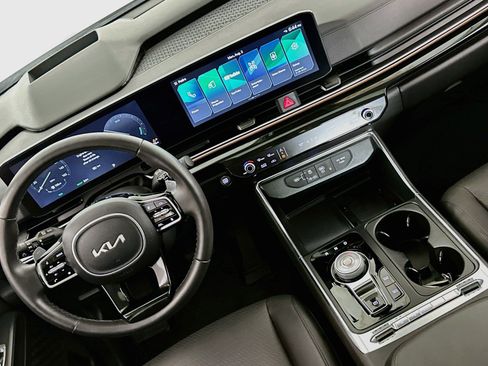 Used 2025 Kia Carnival SX Prestige FWD image 18