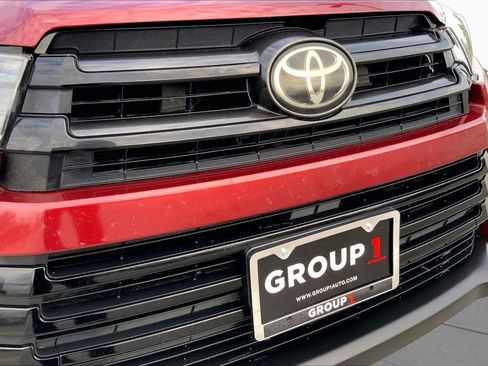 Used 2017 Toyota Highlander SE FWD image 29