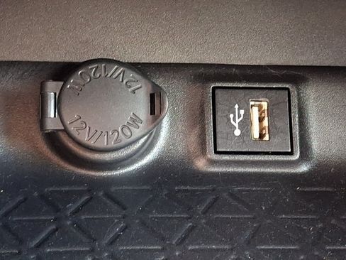Used 2025 Toyota RAV4 XLE AWD/4WD image 25