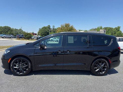 Used 2026 Chrysler Pacifica Select w/ S Appearance Package FWD image 2