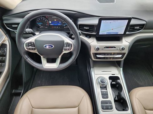 Used 2022 Ford Explorer XLT w/ Equipment Group 202A image 26