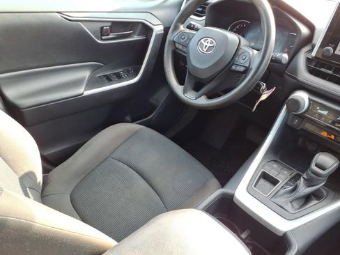 Used 2023 Toyota RAV4 LE FWD image 9