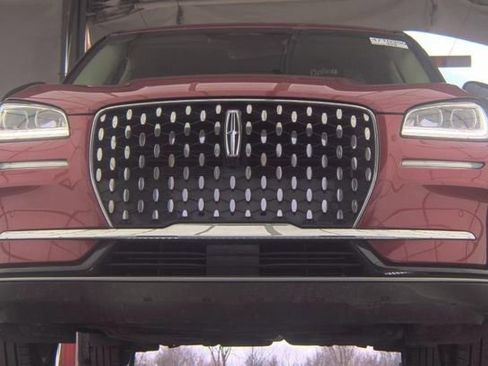 Used 2025 Lincoln Corsair Reserve w/ Rear Removable Package Tray image 2