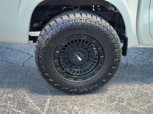 Used 2022 Nissan Frontier SV RWD image 7
