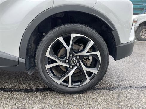 Certified 2022 Toyota C-HR XLE image 10