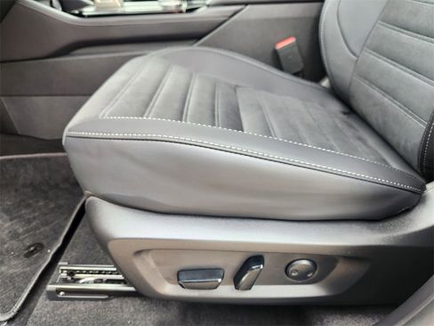 New 2025 Mitsubishi Outlander SE image 17