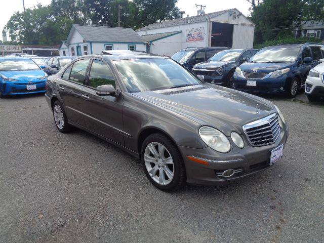 Used 2009 Mercedes-Benz E 350 4MATIC Sedan image 3