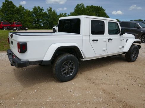 New 2026 Jeep Gladiator Sport AWD/4WD image 4