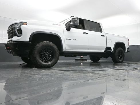 Used 2024 Chevrolet Silverado 2500 ZR2 w/ Technology Package image 50