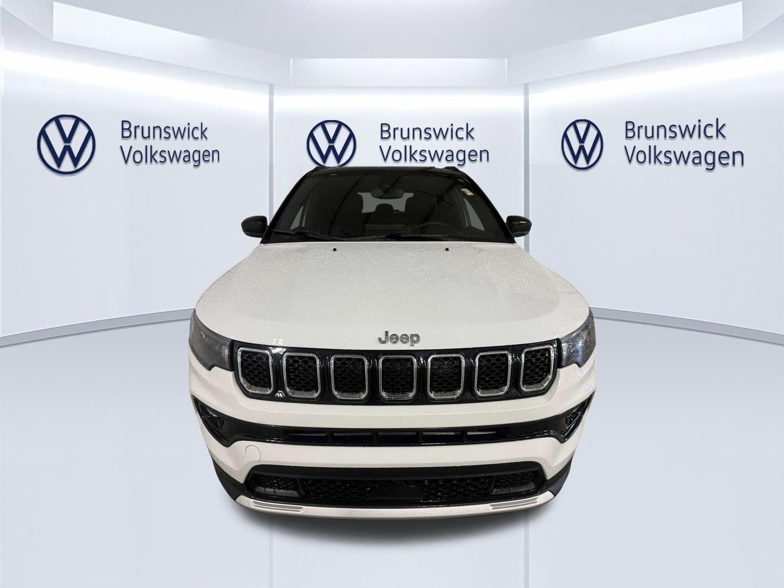 Used 2023 Jeep Compass Limited AWD/4WD image 2