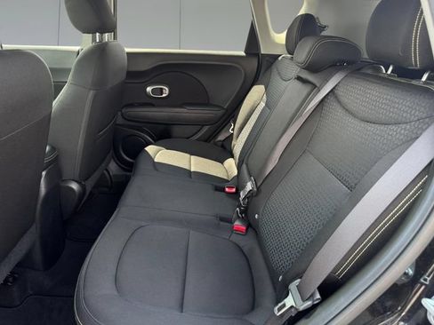 Used 2016 Kia Soul + FWD image 10