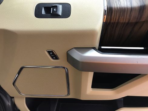 Used 2020 Ford F150 Lariat w/ Equipment Group 502A Luxury image 8