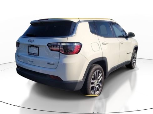 Used 2020 Jeep Compass Latitude FWD image 5