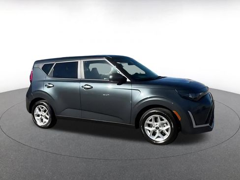 Used 2025 Kia Soul LX w/ LX Technology Package image 2