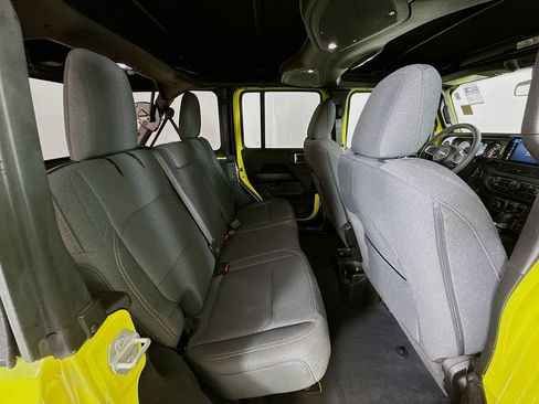 Used 2024 Jeep Wrangler Sahara image 26