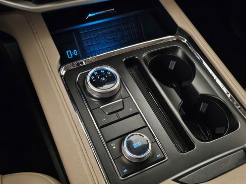 Used 2023 Ford Expedition Max XLT image 19