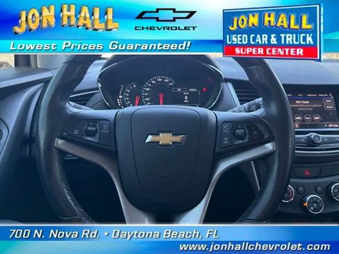 Used 2021 Chevrolet Trax LT w/ Sport Edition image 18