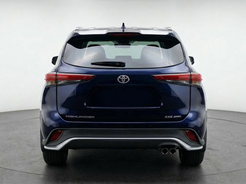 Used 2025 Toyota Highlander XSE image 7