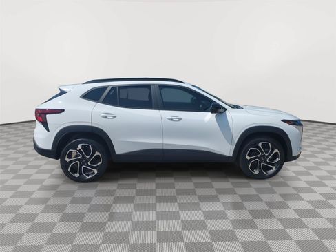 Used 2024 Chevrolet Trax RS w/ Sunroof Package FWD image 13