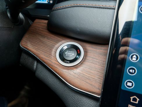 Used 2023 Jeep Grand Cherokee Summit image 34