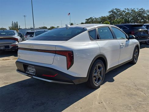 New 2025 Kia K4 LXS image 8