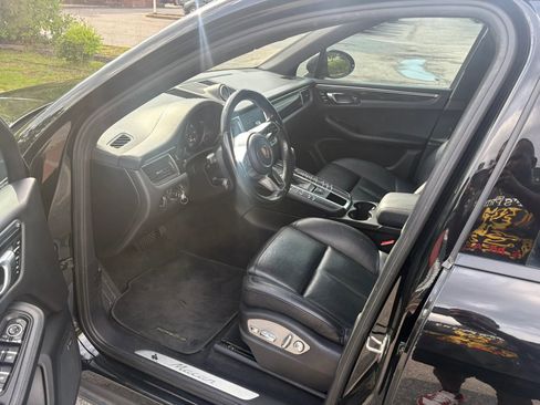Used 2017 Porsche Macan AWD/4WD image 7