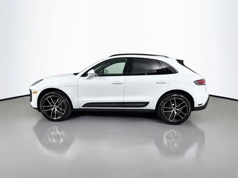 Certified 2024 Porsche Macan AWD/4WD image 2