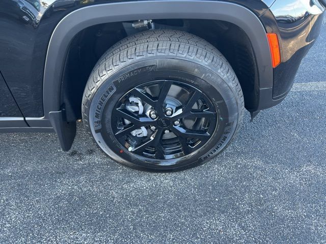 Used 2025 Jeep Grand Cherokee L Altitude AWD/4WD image 9