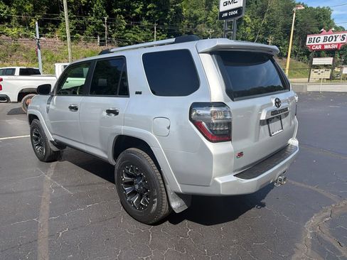 Used 2021 Toyota 4Runner SR5 AWD/4WD image 2