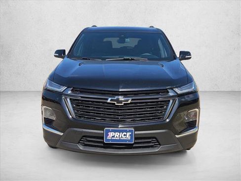 Used 2023 Chevrolet Traverse LT image 2