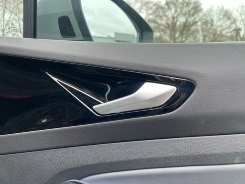 Used 2022 Volkswagen ID.4 Pro image 22