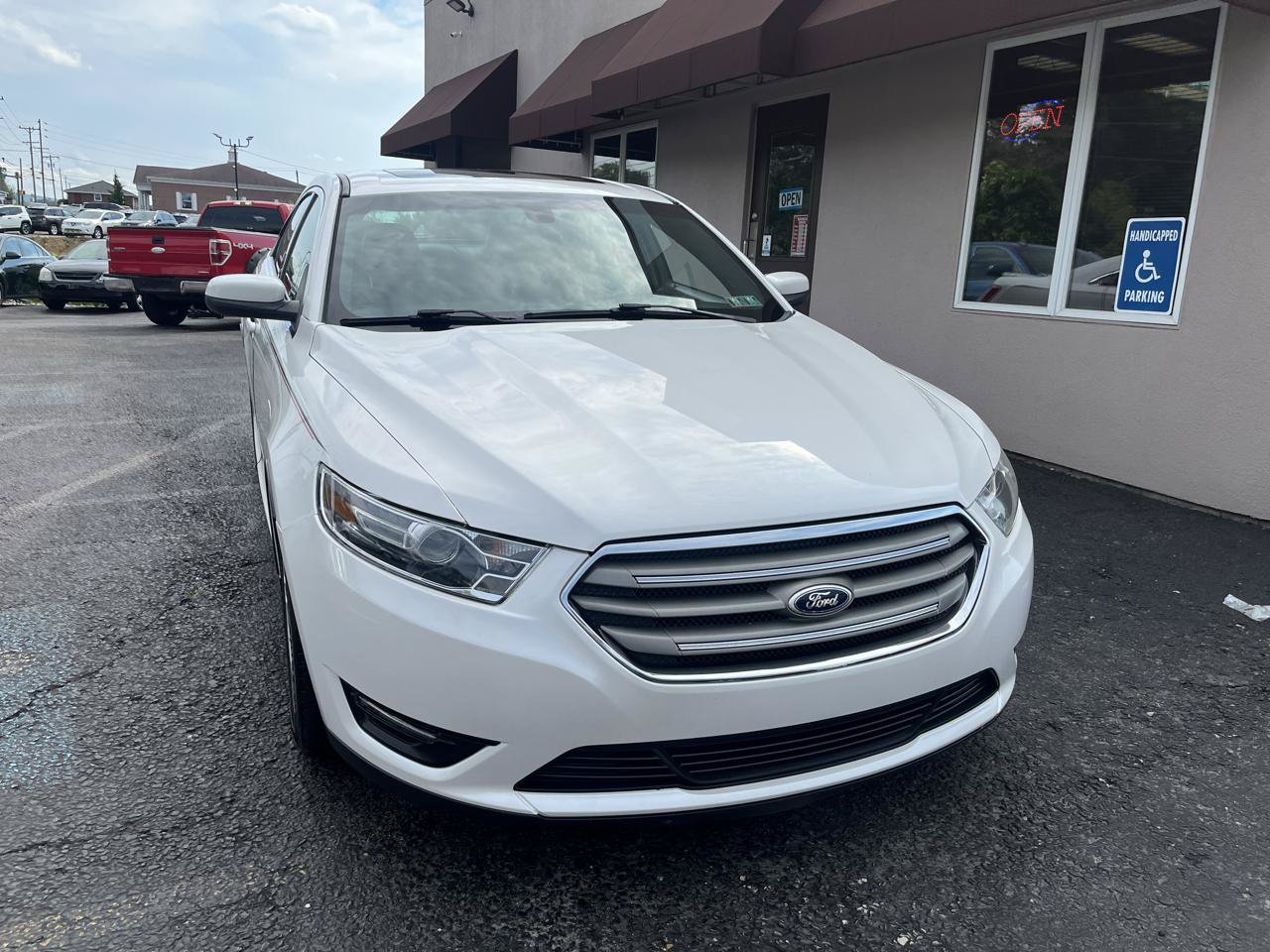 Used 2015 Ford Taurus SEL w/ Equipment Group 201A AWD/4WD image 2