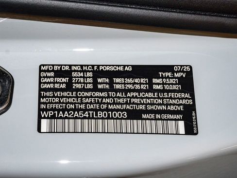 Certified 2026 Porsche Macan AWD/4WD image 30