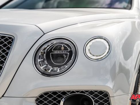 Used 2017 Bentley Bentayga AWD/4WD image 37