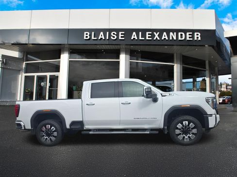 Used 2026 GMC Sierra 2500 Denali AWD/4WD image 2