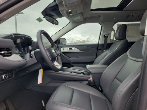 New 2025 Ford Explorer Active w/ Active Comfort Package image 16