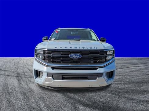 Certified 2025 Ford Expedition Platinum w/ Platinum Ultimate Package image 9