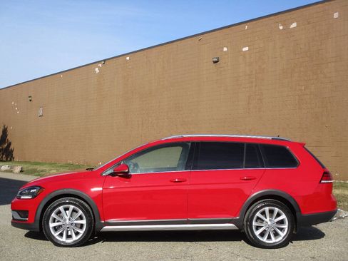 Used 2018 Volkswagen Golf Alltrack SE image 4