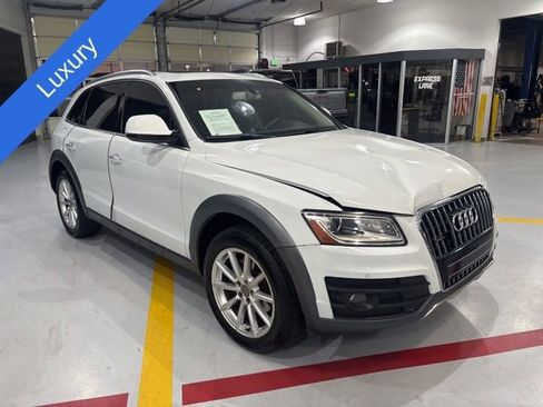 Used 2017 Audi Q5 2.0T Premium Plus w/ Technology Package AWD/4WD image 3