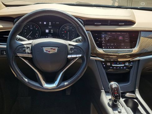 Used 2022 Cadillac XT6 Premium Luxury w/ Platinum Package AWD/4WD image 16