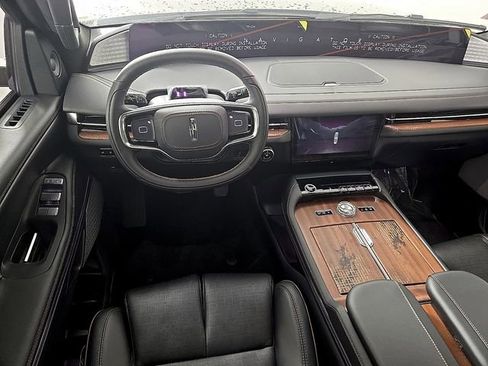 New 2026 Lincoln Navigator L Black Label AWD/4WD image 11