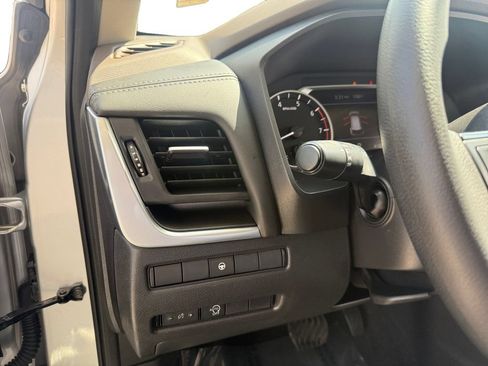 Used 2023 Nissan Rogue SV AWD/4WD image 13