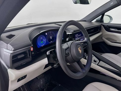 Used 2025 Porsche Macan 4 Electric AWD/4WD image 33