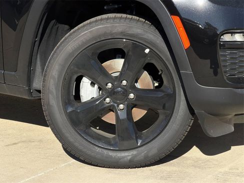 New 2025 Jeep Grand Cherokee Limited w/ Black Appearance Package image 8