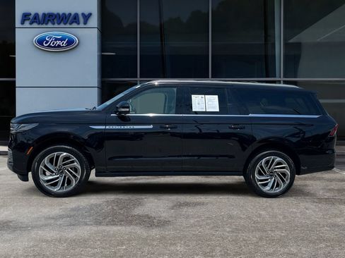 Used 2025 Lincoln Navigator L Reserve AWD/4WD image 8