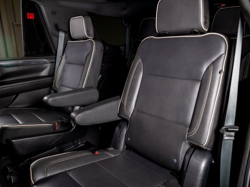 Used 2023 GMC Yukon SLT AWD/4WD image 24