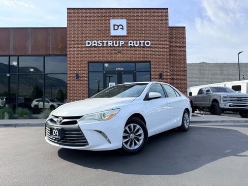Used 2017 Toyota Camry LE FWD image 1