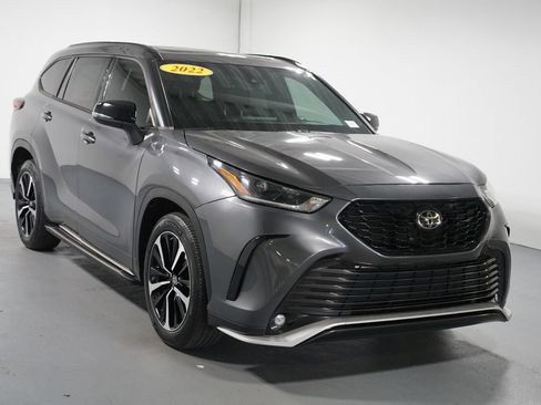 Used 2022 Toyota Highlander XSE FWD image 3