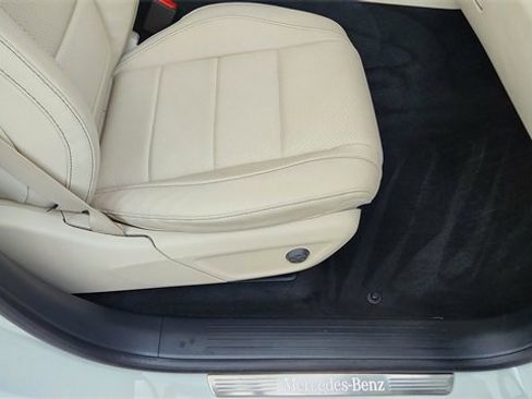 Used 2025 Mercedes-Benz GLE 350 4MATIC w/ AMG Line Exterior image 22